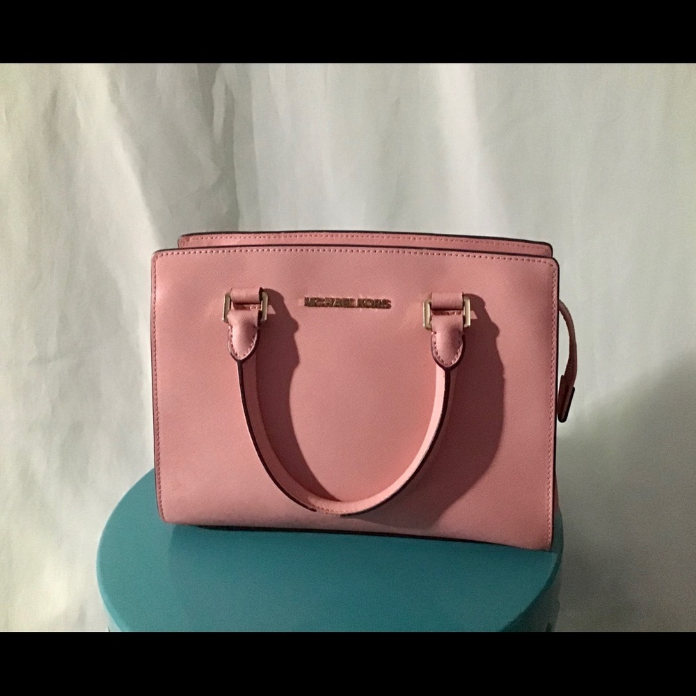 Beautiful MK purse, zipper closure, Selma